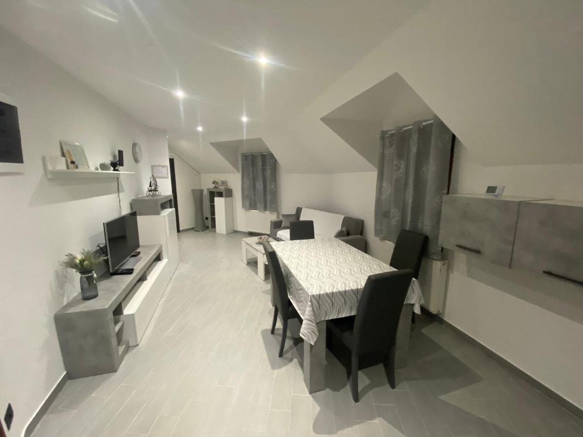 Apartman Galerija Оґулин Екстер'єр фото
